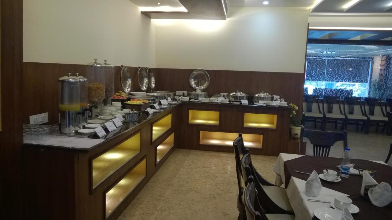 Hotel Seven Hills Tower Agra  Dış mekan fotoğraf